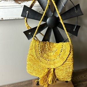 American Eagle outfitters  straw yellow bag  snap closure see all pictures